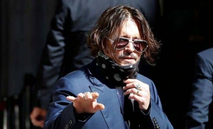 johnny_deep_berencana_beli_kastil_kuno