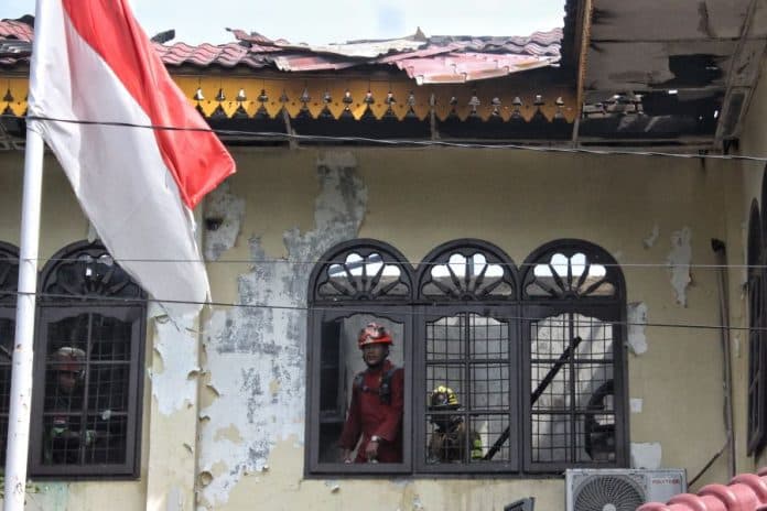 kantor_camat_medan_area_ludes_terbakar