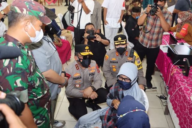 kapolda_sumut_kunjungi_vaksinasi_di_tapsel
