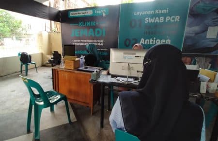 klinik_jemadi_terapkan_tarif_pcr_rp300_ribu