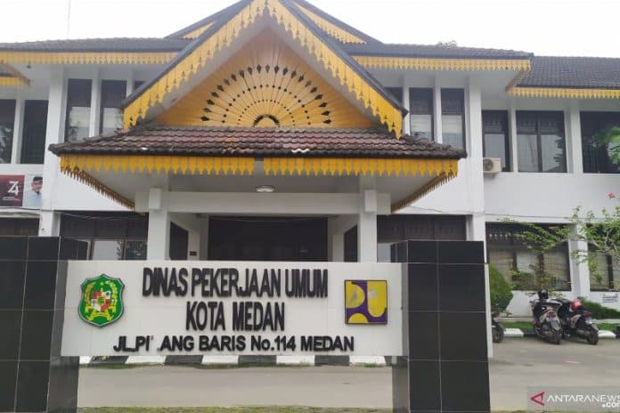 kpk_geledah_kantor_dinas_pu_medan