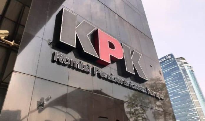 kpk_geledah_rumah_eks_direksi_pgn