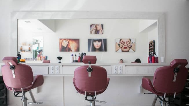 kunjungi_salon_pulang_bawa_virus_corona