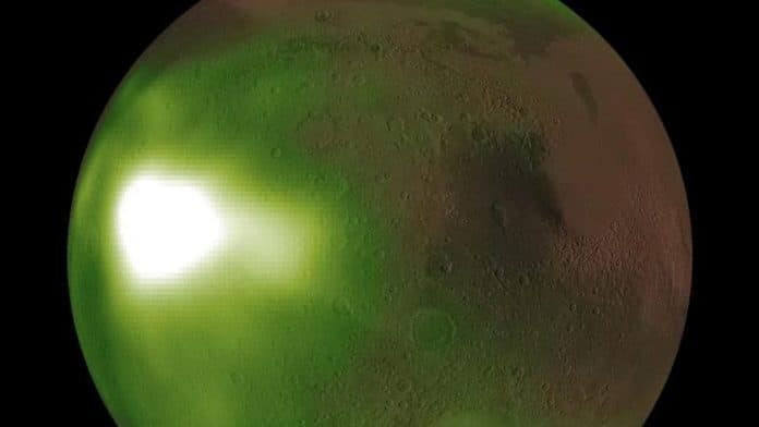 langit_mars_berubah_jadi_hijau_kok_bisa