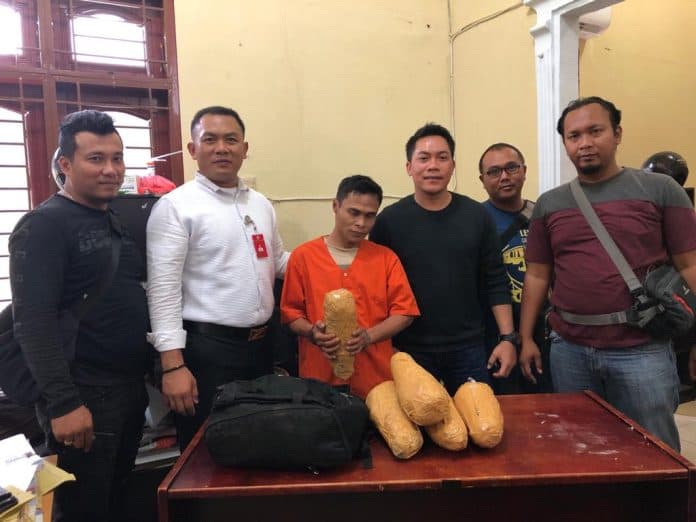 lima_kilogram_ganja_gagal_dikirim_ke_labura