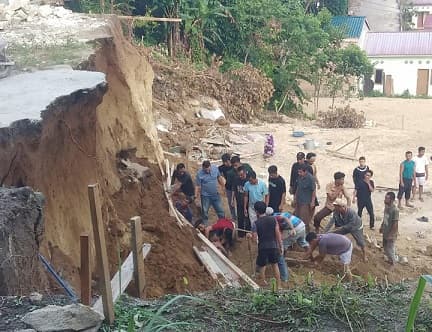 longsor_di_tambun_nabolon_1_meninggal