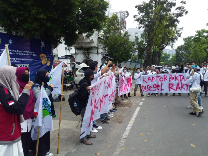 mahasiswa_di_medan_demo_kenaikan_harga_bbm