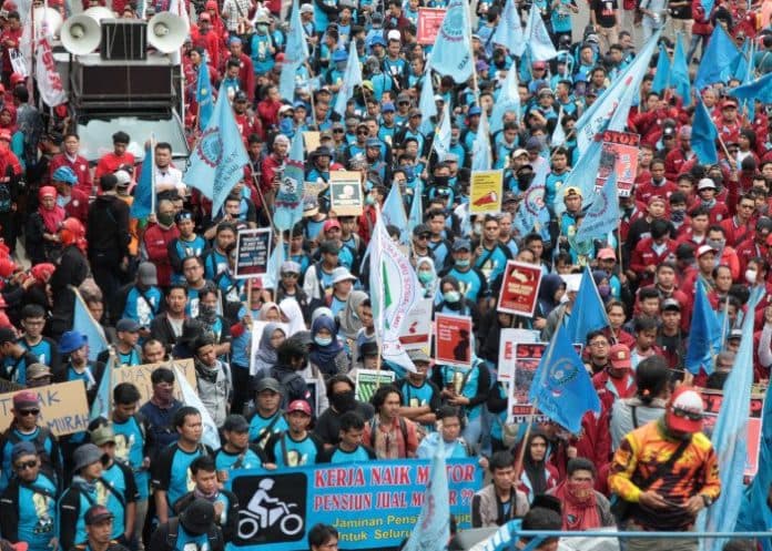 may_day_2023_buruh_sampaikan_7_tuntutan
