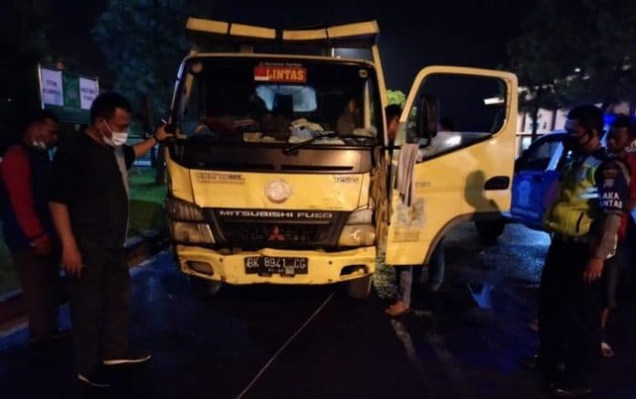miris_legianto_tewas_ditabrak_truk