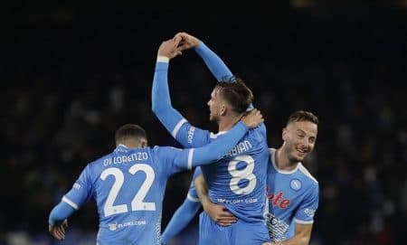 napoli_kukuhkan_posisi_puncak_lazio_melorot