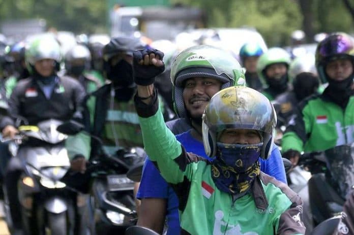 new_normal_siapkan_helm_sebelum_pesan_ojol
