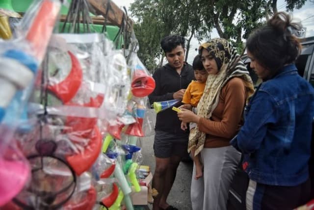 omzet_penjual_terompet_di_medan_menurun