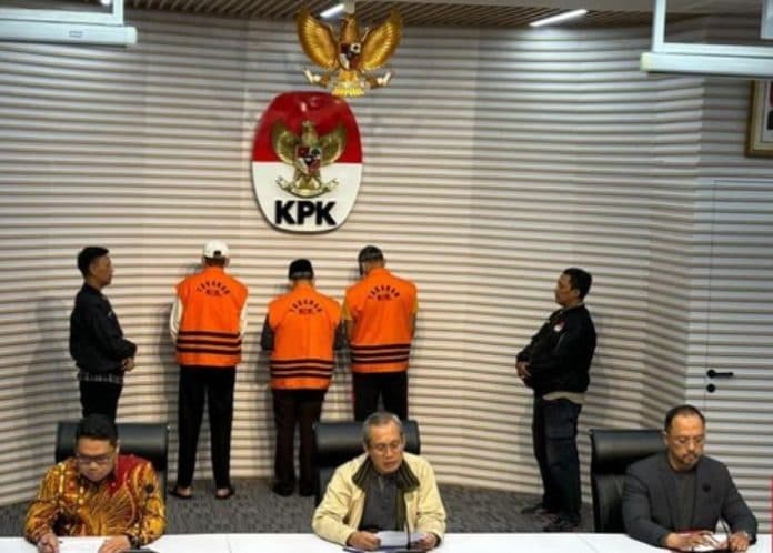 ott_gubernur_rohidin_kpk_sita_rp7_miliar