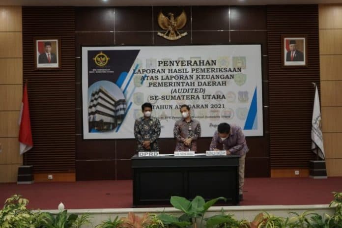 pakpak_bharat_kembali_raih_predikat_wtp