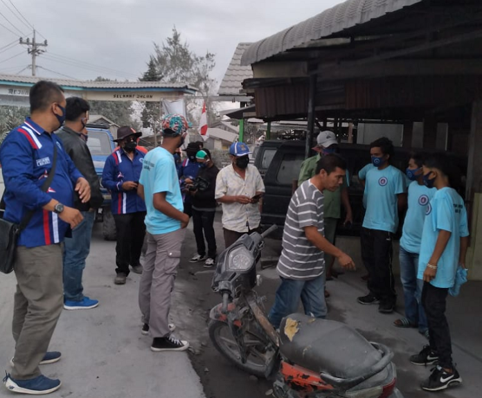 peduli_dampak_erupsi_bmi_serahkan_bantuan
