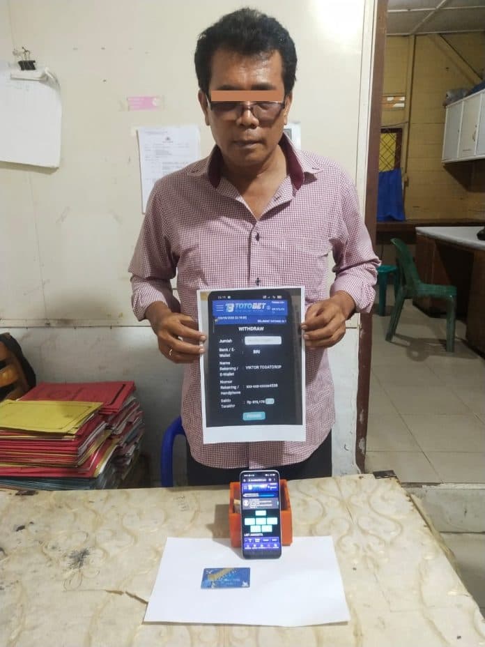 pelaku_judi_online_ditangkap_polsek_bangun