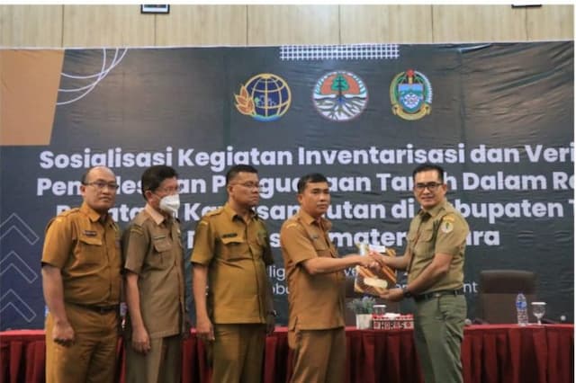 pemkab_toba_usulkan_6262_ha_program_tora