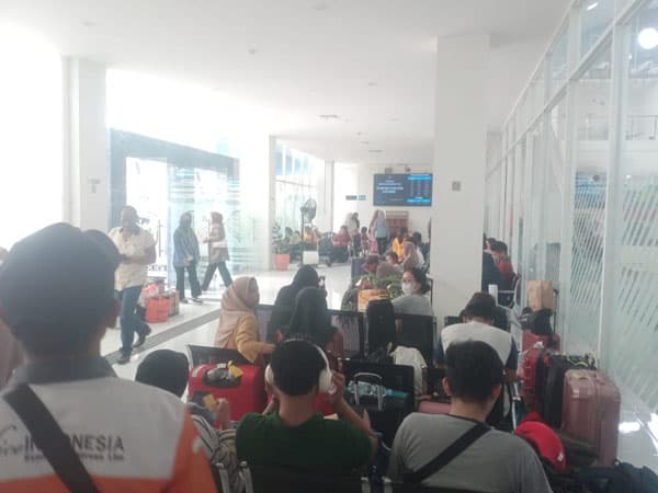 pemudik_mulai_padati_terminal_amplas_medan