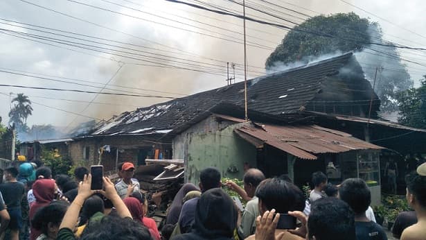 pemukiman_asrama_tni_di_medan_kebakaran