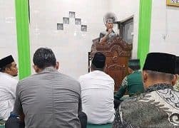 pj_bupati_tapteng_isi_ceramah_tarawih
