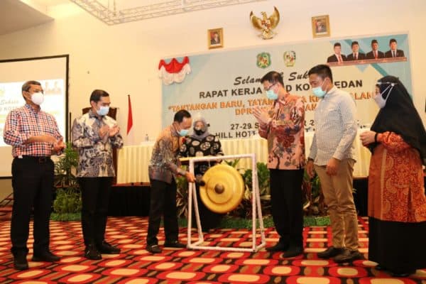 pjs_wali_kota_medan_buka_raker_dprd_medan