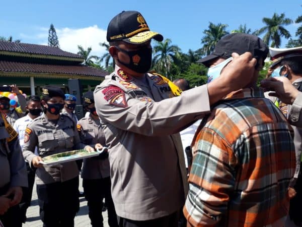 poldasu_bagikan_2_juta_masker_pada_warga