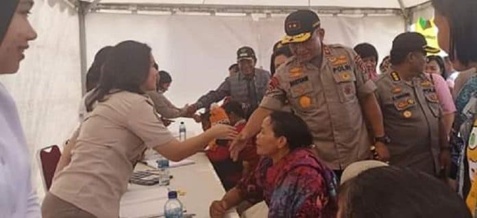 pulang_kampung_kapoldasu_obati_2500_orang
