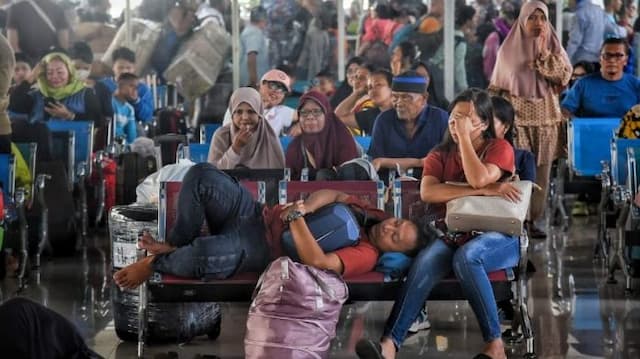 puncak_arus_mudik_di_pelabuhan_bandar_deli