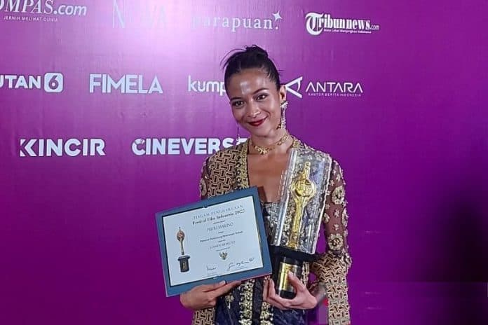 putri_marino_kembali_raih_piala_citra_ffi