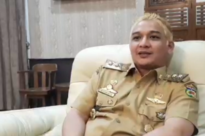 rambut_pirang_pasha_ungu_buat_heboh