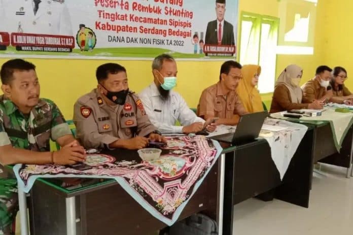rembuk_stunting_di_kantor_desa_silau_padang