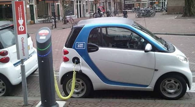 rencana_subsidi_mobil_listrik_rp80_disorot