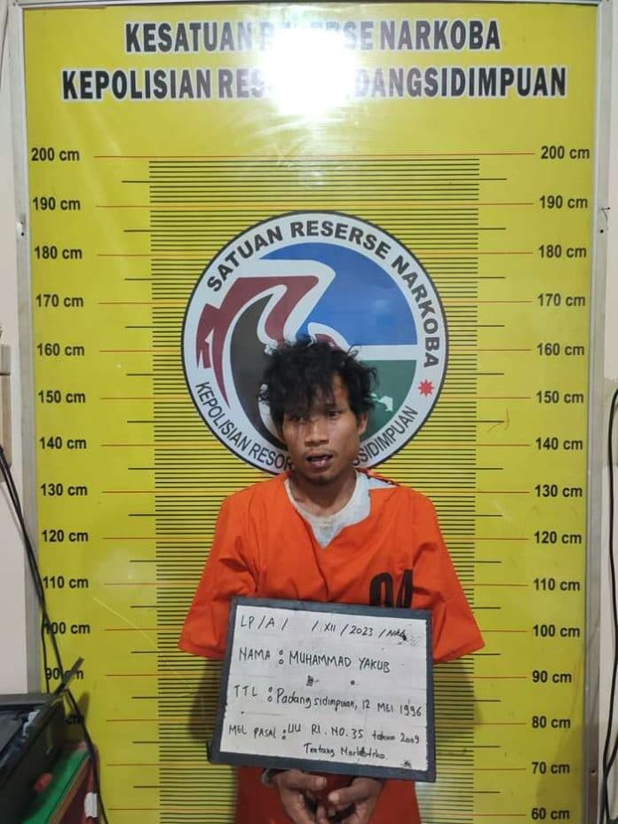 resahkan_warga_pria_ini_ditangkap_polisi