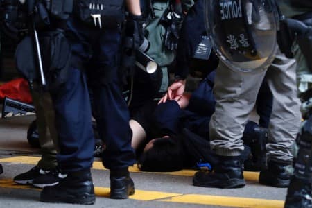 ribuan_demonstran_hongkong_ditembak_polisi