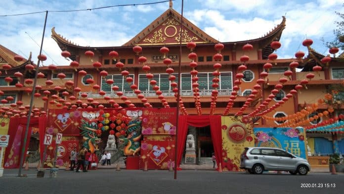 ribuan_lampion_terangi_maha_vihara_maitreya