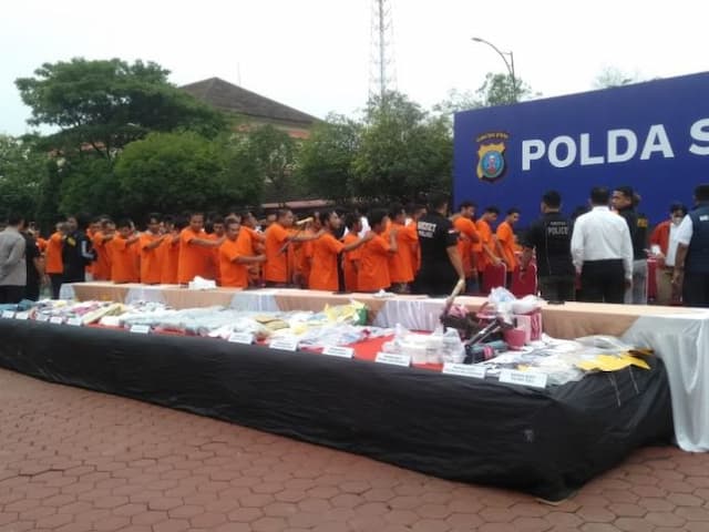 ribuan_tersangka_narkoba_padati_polda_sumut