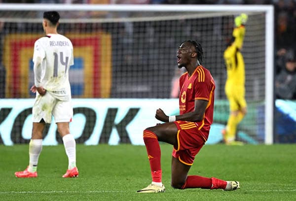 roma_tundukkan_ac_milan_dengan_10_pemain