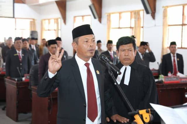 rudi_nababan_dilantik_jadi_ketua_dprd_taput