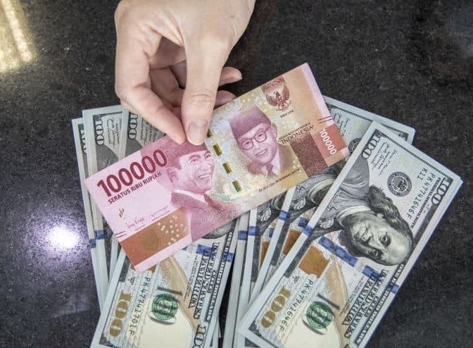 rupiah_menguat_123_poin_ihsg_melemah