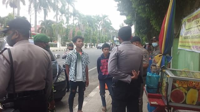 satpol_pp_siantar_gencar_razia_masker