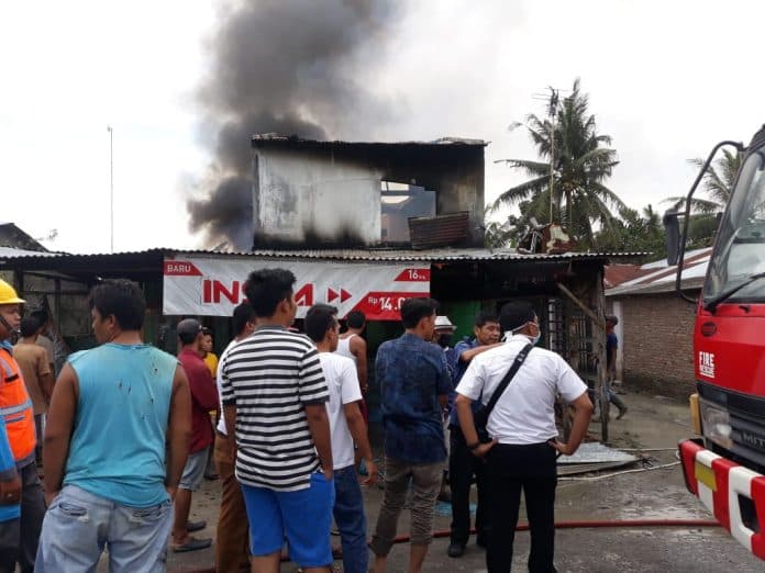 satu_ruko_di_pantai_labu_terbakar