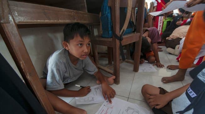 sekolah_dibuka_kembali_nyawa_murid_terancam