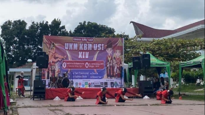semarak_budaya_di_festival_ukm_kbm_usi_xiv