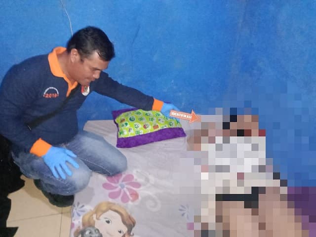 seorang_wanita_ditemukan_tewas_di_kamar_kos