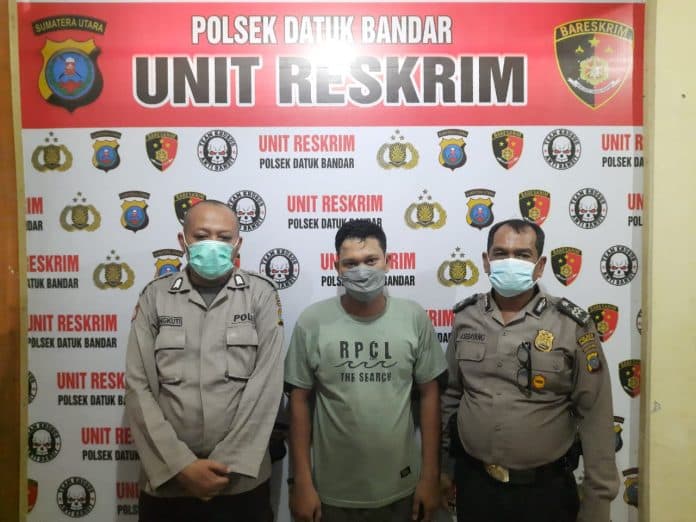 suami_guru_dikeroyok_di_depan_cafe