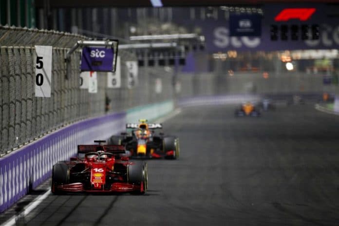 tabrakan_di_gp_f1_arab_saudi_sebabkan_chaos