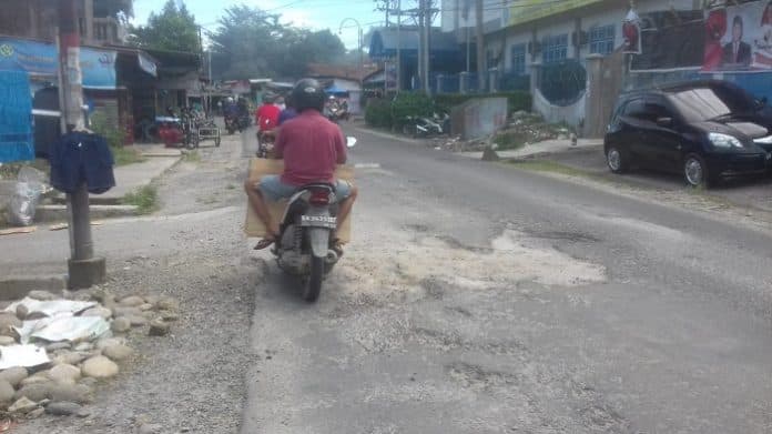 tahun_depan_jalan_pane_mulai_diperbaiki