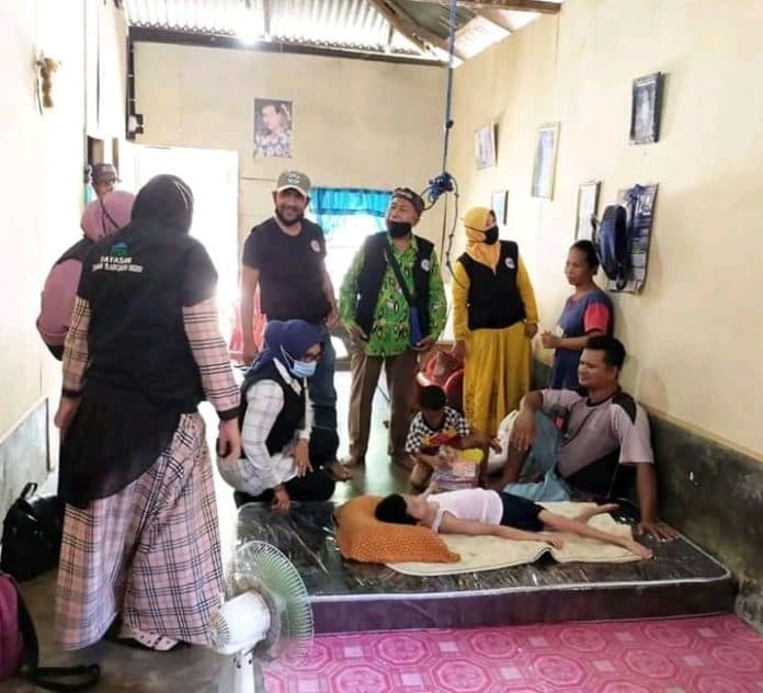 tbr_bantu_anak_lumpuh_di_batu_bara