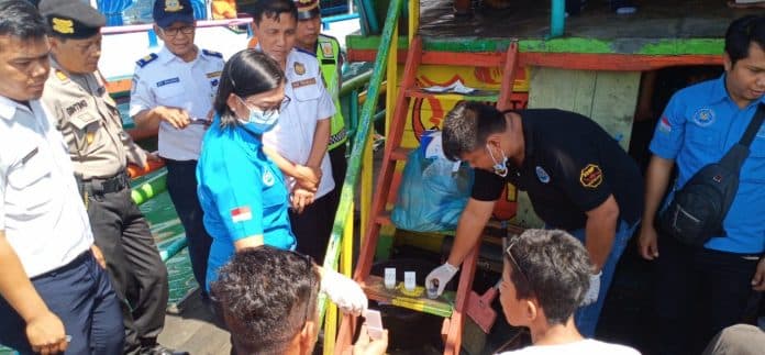 tes_urine_nahkoda_kapal_danau_toba