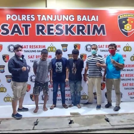 tiga_pria_ini_nekat_bobol_asrama_polisi